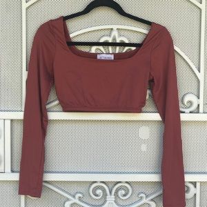 Long sleeve crop top